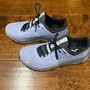 Women’s On Cloud sneakers.